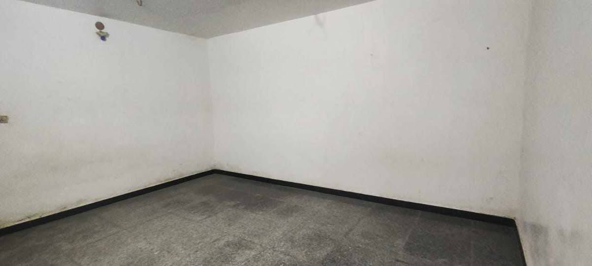 سلام عليكم بيت 100مترقرب طريق نجف حي صدرين سعر 40 كامل مكمل قريب على مجمع طريق نجف حله ***********
