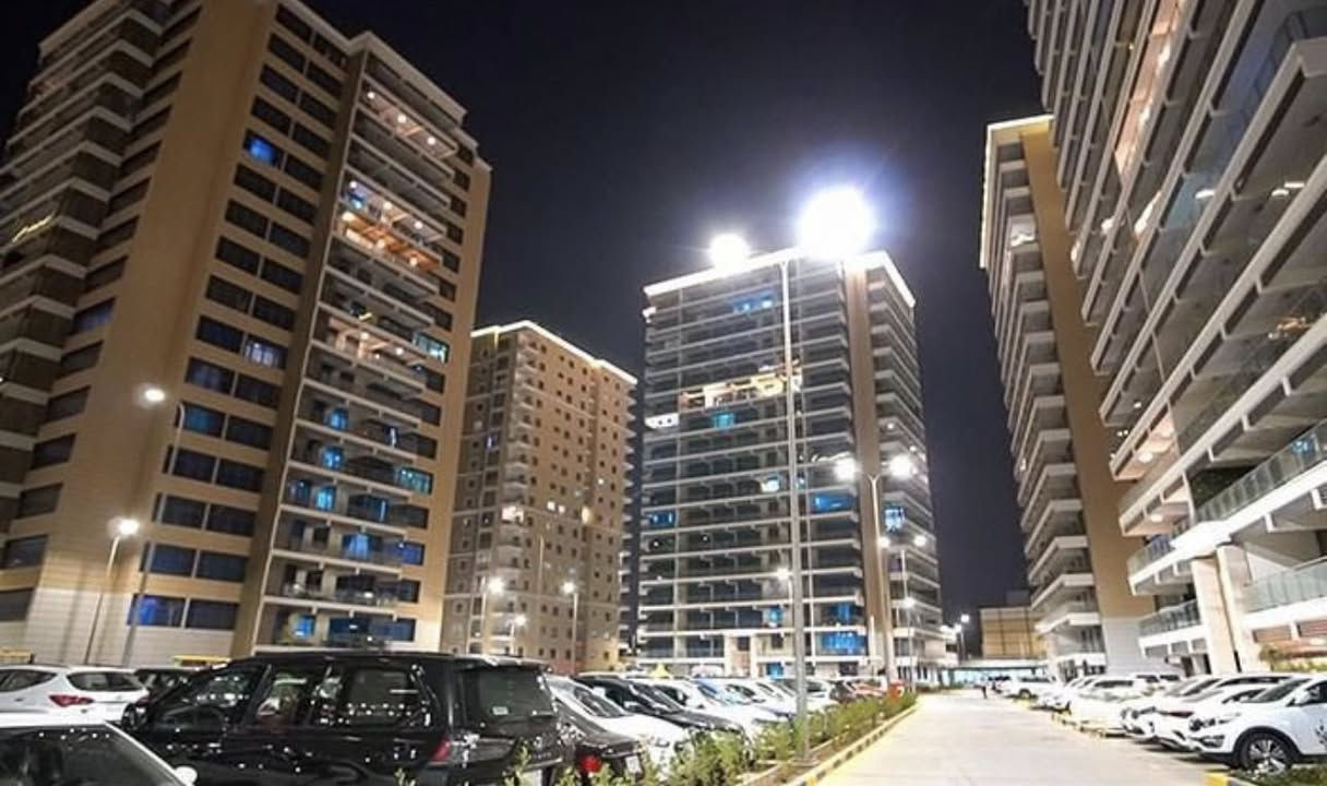 السلام عليكم
عروض مجمع بوابة العراق  🌃

شقة للبيع 

العنوان/ مجمع بوابة العراق
المساحة/ 228 م
الموقع / ركنية مميز جداً
-عدد الغرف /  3
عدد الحمامات / 3
تفاصيل اخرى/ صالة كبيرة ومخزن ولوندي مع مطبخ متكامل 
-اطلالة / بوليفارد 
-التسليم / مباشر 

شقة للبيع 

العنوان /  مجمع بوابة العراق 
المساحة/ 170م 
-عدد الغرف / 2
عدد الحمامات / 2
-حالة الشقة /  جديدة بيها مؤجر
-التسليم / بيها مؤجر 
-تفاصيل اخرى / فديو تصوير 

شقه للبيع 

العنوان / مجمع بوابه العراق 
مساحه /228م 
اطلاله /سنتر بولفارد 
عدد الغرف 3 
جاهز للسكن 

شقة للبيع 

العنوان/  بوابه العراق البحيره 
المساحة/ 227
-اطلالة /خارجية
صاله كبيرة وسبالت VRF
كل الشقة 
-التسليم 2026/6

شقة للبيع 

العنوان/  مجمع بوابة العراق
المساحة/ 249 م
-عدد الغرف / 3
عدد الحمامات / 3
تفاصيل اخرى/ ثلاث بلكونات
-اطلالة / الزوراء
-التسليم / مباشر زيرو الشقة 

شقة للبيع 

العنوان/ بوابة العراق البحيرة 
المساحة/ 227 م
-عدد الغرف / 3
عدد الحمامات / 3
-اطلالة /  خارجية مطار المثنى
-التسليم / منتصف 2026

شقة للبيع 

العنوان /  مجمع بوابة العراق 
المساحة/ 170م 
-عدد الغرف / 2
عدد الحمامات / 2
-حالة الشقة /  جديدة بيها مؤجر
-التسليم / بيها مؤجر 

شقة للبيع 

العنوان/ مجمع بوابة العراق
المساحة/ 228 م
الموقع / ركنية مميز جداً
-عدد الغرف /  3
عدد الحمامات / 3
تفاصيل اخرى/ صالة كبيرة ومخزن ولوندي مع مطبخ متكامل 
-اطلالة / بوليفارد 
-التسليم / مباشر 

شقة للبيع 

العنوان/  مجمع بوابه العراق
المساحة/ 228
-عدد الغرف / 3
عدد الحمامات / 3
تفاصيل اخرى/ 
-اطلالة / بوليفارد 
-التسليم / جاهزه للسكن 

شقة للبيع  

العنوان/  مجمع بوابة العراق
المساحة/ 228 م
-عدد الغرف / 3
عدد الحمامات / 3
بالكونات عدد / 2
-اطلالة / سنتر البوليفارد
-التسليم /  مباشر زيرو 

شقة للبيع 

العنوان/  مجمع بوابة العراق
المساحة/ 249 م
-عدد الغرف / 3
عدد الحمامات / 3
تفاصيل اخرى/ ثلاث بلكونات
-اطلالة / الزوراء
-التسليم / مباشر زيرو الشقة 

شقة للبيع 

العنوان/  مجمع بوابة العراق
المساحة/ 228م
-عدد الغرف / 3
عدد الحمامات /2
-اطلالة / بوليفارد 
تفاصيل اخرى/صاله كبيرة وسبالت VRF كل الشقة 
-التسليم / مباشر 

للاستفسار الاتصال على الرقم 
***********📞

نستقبل كافة عروضكم العقارية في المجمعات الاستثمارية للبيع و الايجار
