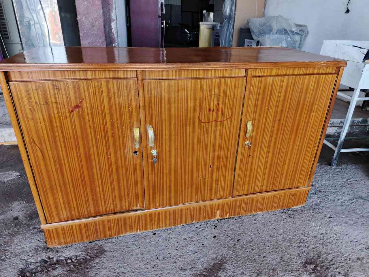 كناتير واحد جديد واحد مستعمل حطاطه +بوفيه متر ونص حطاط صاج شراي يتصل ***********
