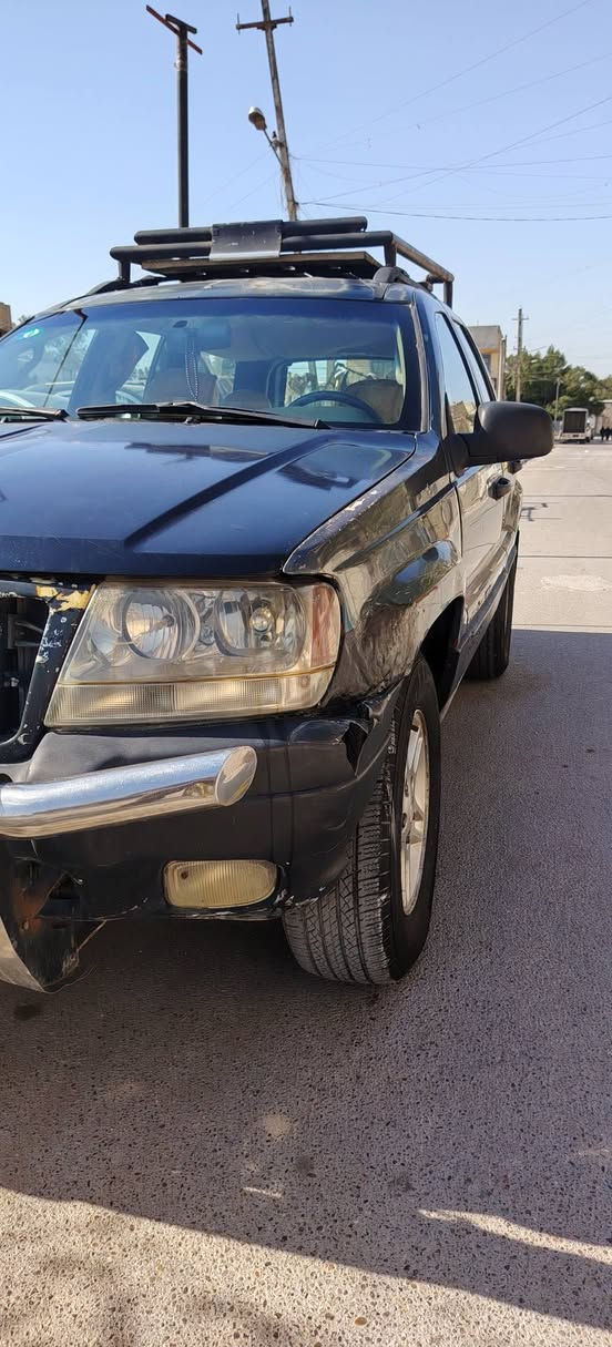 جيب شيروكي ٢٠٠٤ باسمي رقم انكليزي سنويه لغاية ٢٠٣٠ محرك سته عدله ٤٠٠٠ خير من الله كير حاويه قبل اسبوع شاده كهربائيات كامله عدى مصابيح داخليه اني فاصلهن لان كيلون الباب يشكل طخم تاير نظيف جدا دواخل نظيفه كما مبين بالصور تبريد عطل الفريز بي ليك فقط صدر امامي خلفي خير من الله اكسل خير من الله بولبرين خلف السايق بداية دويه متواجد على الفيس رقم الهاتف ***********  السعر المطلوب 65 ورقه بيها مجال قليل
