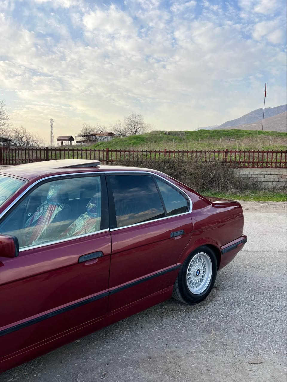 سه ره تا به ناوي خودا
ماشاءالله له مالي هه موو لايه ك
بؤفرؤشتن له سه ر ده قي شه ريكه
bmw ئارم پلاستيك سلئماني
مؤديل1992
525بيلاد 
گئر تؤماتيك
سلايد
ته بريد ساردوو گه رم له شوئني خؤي وه ك سه لاجه
هؤك 
هيچي ده ستكاري نه كراوه هه مووشتئكي له سه ر ده قي بيلادي خؤي 
به رده گزؤزه كانيشي تيايه
سالؤنساي شه ريكه
مه كينه ي بيلاد
قه تره خايستي نيه
مه كينه ي لؤك هه لمي نيه
لئدراوي نيه 
هه زه ي بؤ كراوه
هه موو گياني ئيش ئه كات گلؤپي نه قس نيه
تايه و ويل نوئيه
چركه ي تيا نيه
سه ياره كه م به شه رتي ١٠فيته رو به شه رتي ته راي بؤ ٢٤سه عات به شه رت
زؤر كپ و بئده نگه هه موو درعئكي بيلادي پئوه ماوه
ره حمه تان لئبئ  موشته ري نين هيلاكم مه كه به شه رتي هه موو گياني  قجنئك ي بچوكيشي نيه شوختي نيه 
كالبوونه وه ي نيه 
سعري ٦٢ معامه له
ژماره ***********واتسئاپ و ڤيبريشي له سه ره Singapore
