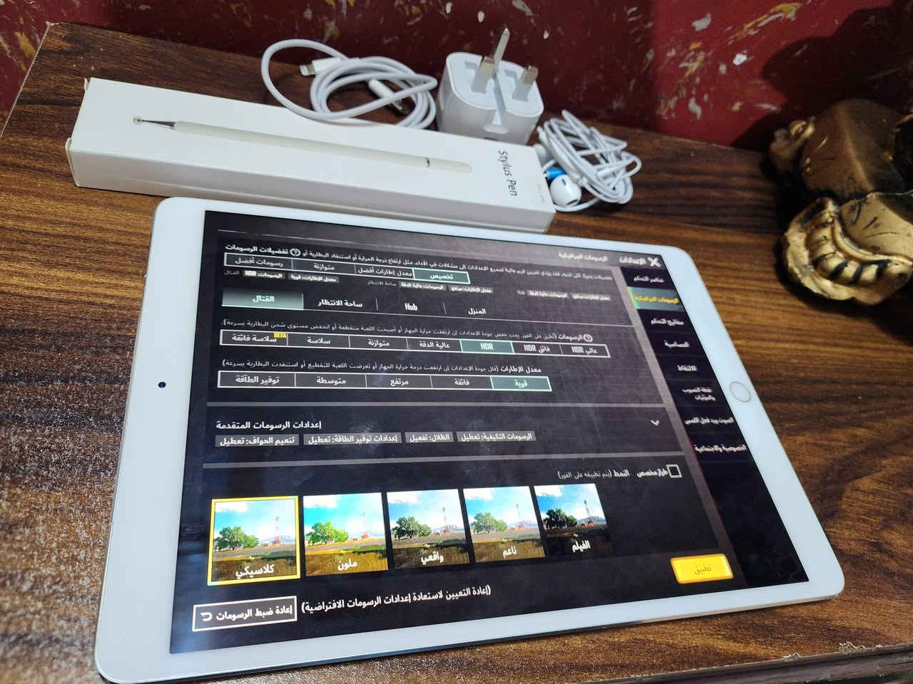 ايباد برو 10.5 جهاز نضيف مكفول ذاكرتة64 اربع سماعات استريو ،شاشتة 120هرتز سريع وسلس وياه سماعات وشاحنة وقلم تايبسي ولاسق شاشة 230 نهايتة ***********
