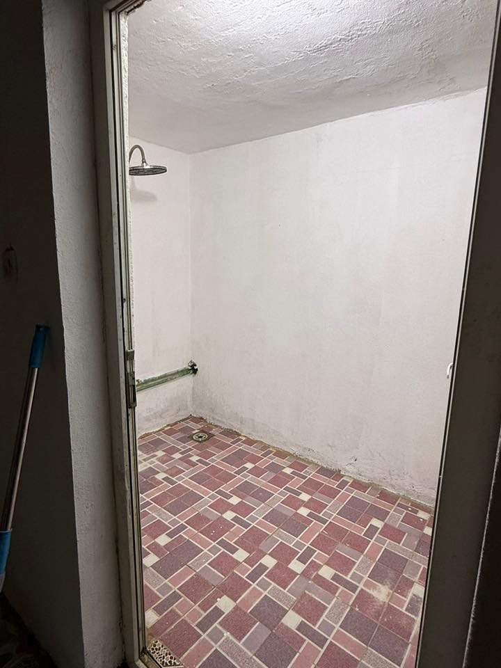 مشتمل للبيع  نزلة التمايمه نظيف كما موظح بل الصوره مانقصه اي شي المساحه 130  للستفسار 
***********
