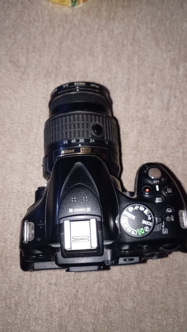 كامرة نيكون d5200 مع جنطة وشاحنة وبطارية بيها فطر بس مو قوي وتكدر تسويه بصمغ وميأثر وشغالة مابيها اي خطر وعدسته الأصلية وفرشاة لتنظيف العدسة ورام ٢ كيكا
مع بيت رام
بيها تعديل فلاتر داخلي صورة ذات جودة واضحة
مكاني بابل مركز توصيل ماعندي
مستعملة شهرين أو ٣ أشهر فقط


**إذا كنت صاحب هذا الإعلان وتريد حذفه لأي سبب، رجاءا أرسل رسالة إلى الدعم الفني**