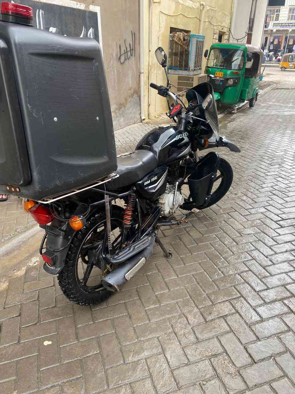 السلام عليكم بوكسر موديل 2020 دراجه حلوه خير من الله الدراجه مثل مشوفون بالتصوير وبعد احلى بدون اوراق واتكفلها سرقه وعشاير اتصل وبيك خير وتدلل ***********
