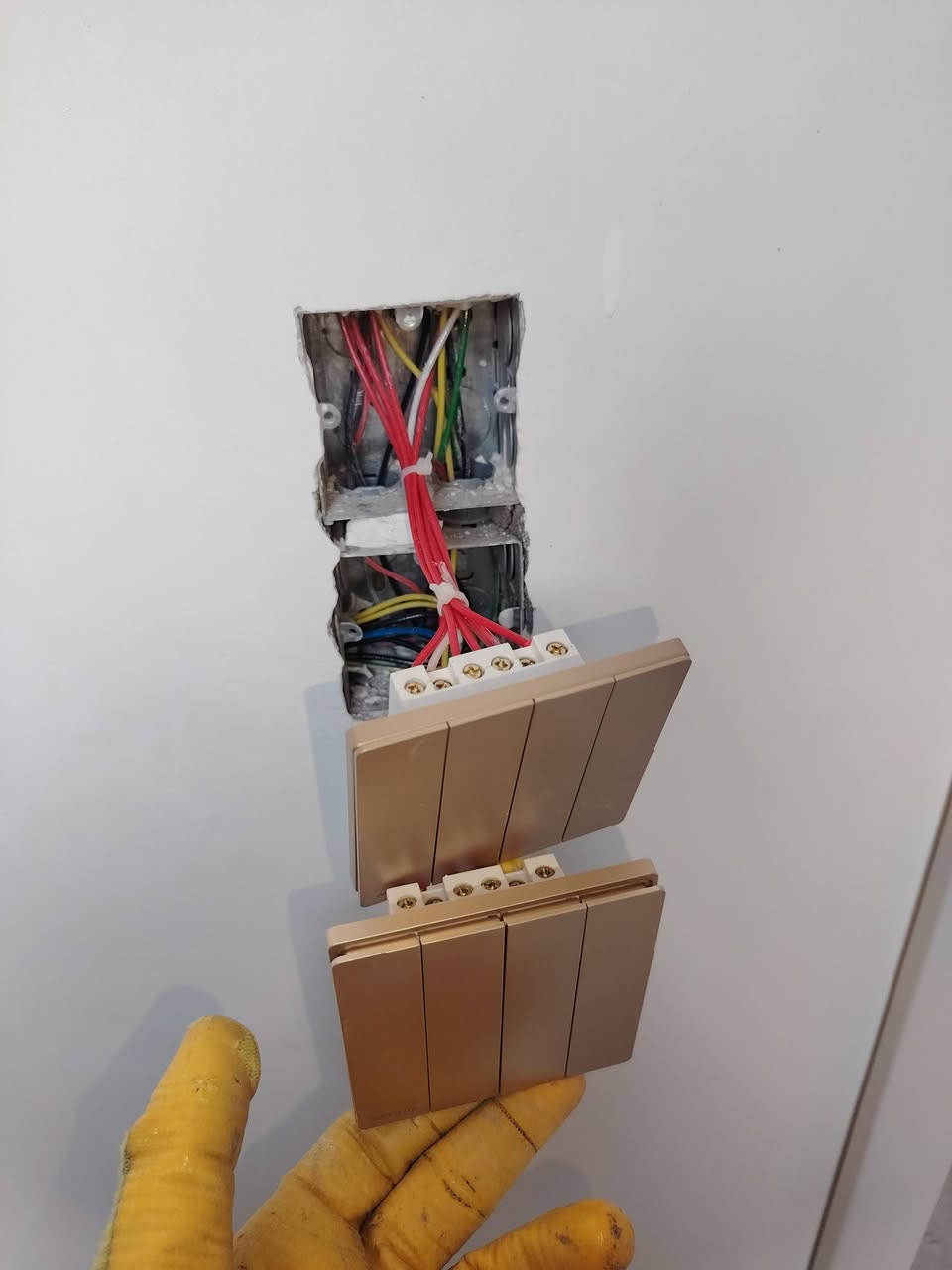 سلام عليكم حبايب
محتاج عمل كهربائي مكاني ناصريه مركز 
خلفاتنه الي محتاج كهربائي وتاسيسات صحيه
اطلع وياه باليوميه  وهذه شغلي 
لتواصل *********** او عالخاص
