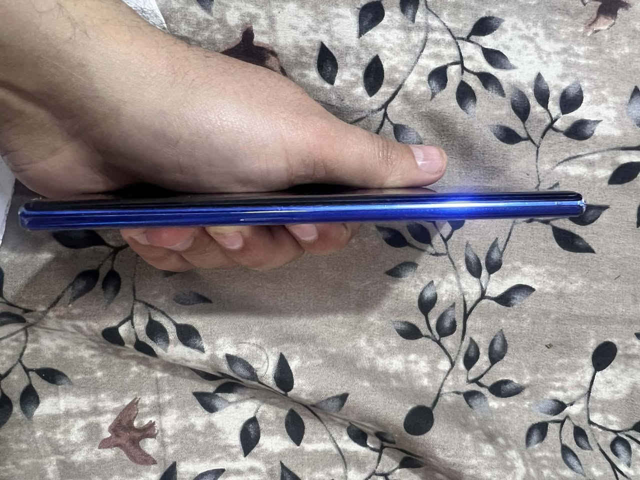 السلام عليكم كلكسي نورت10 بلس ذاكره256 العشوائيه 12 جهاز شرق اوسط خط واحد نظيف نسبه90‎%‎ سعره 200 قفل قفل بدون احراج سعر ثابت لايوجد توصيل مكان بغداد حسينيه الراشديه 
هاتف ***********
