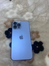 ايفون max 13 ذاكرة 256 بطارية 73 مبدل كامرا تقره 5x سعر 525 قفل   0783...