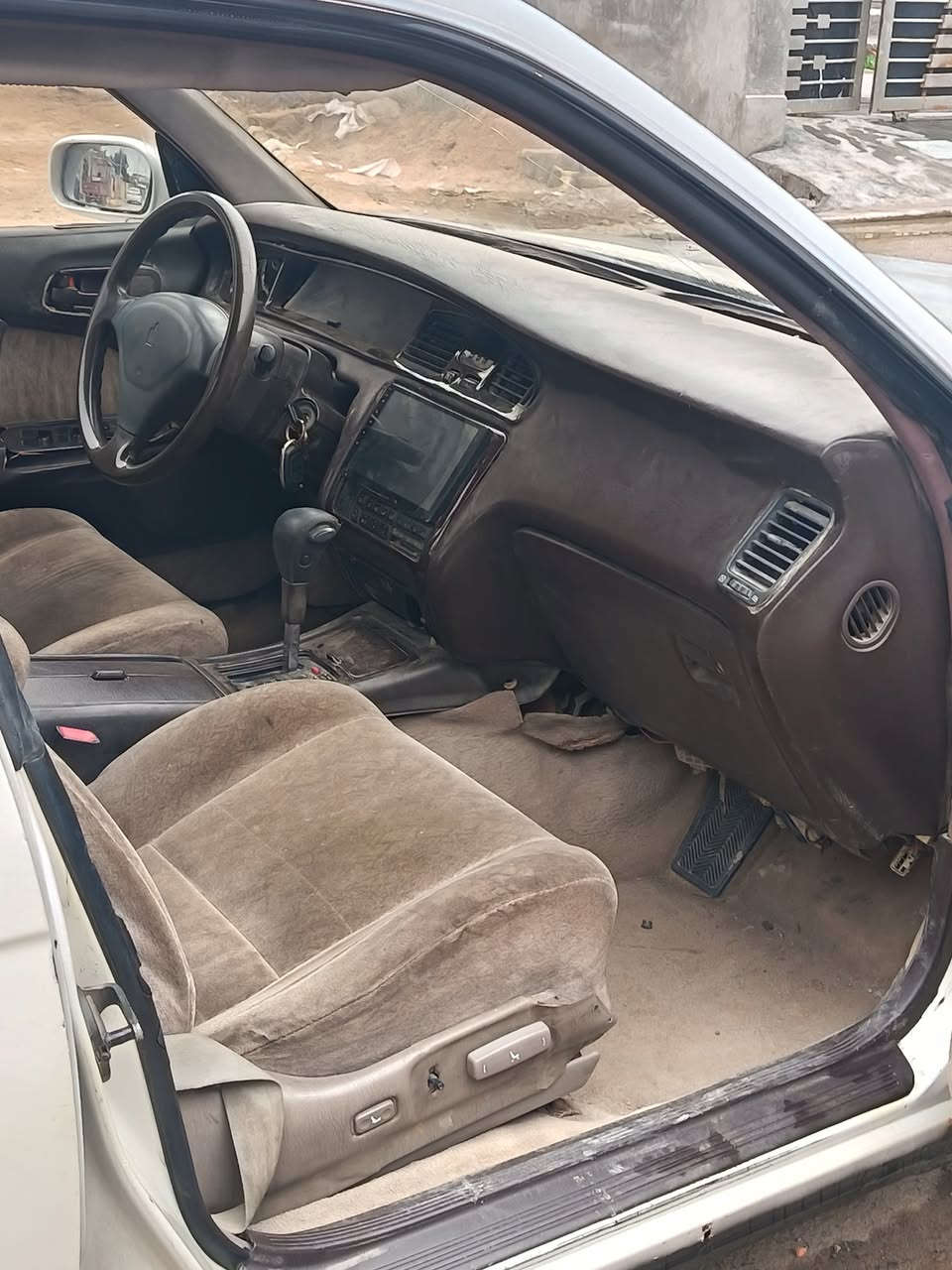 السلام عليكم بطه متصل للبيع رقم بغداد موديل 1992 سياره نضيفه سنويه 2027 مكفوله من نقل جثه سياره تحويل ثاني يوم العنوان بغداد جسر ديالى القديم السعر 42وبيه مجال ***********
