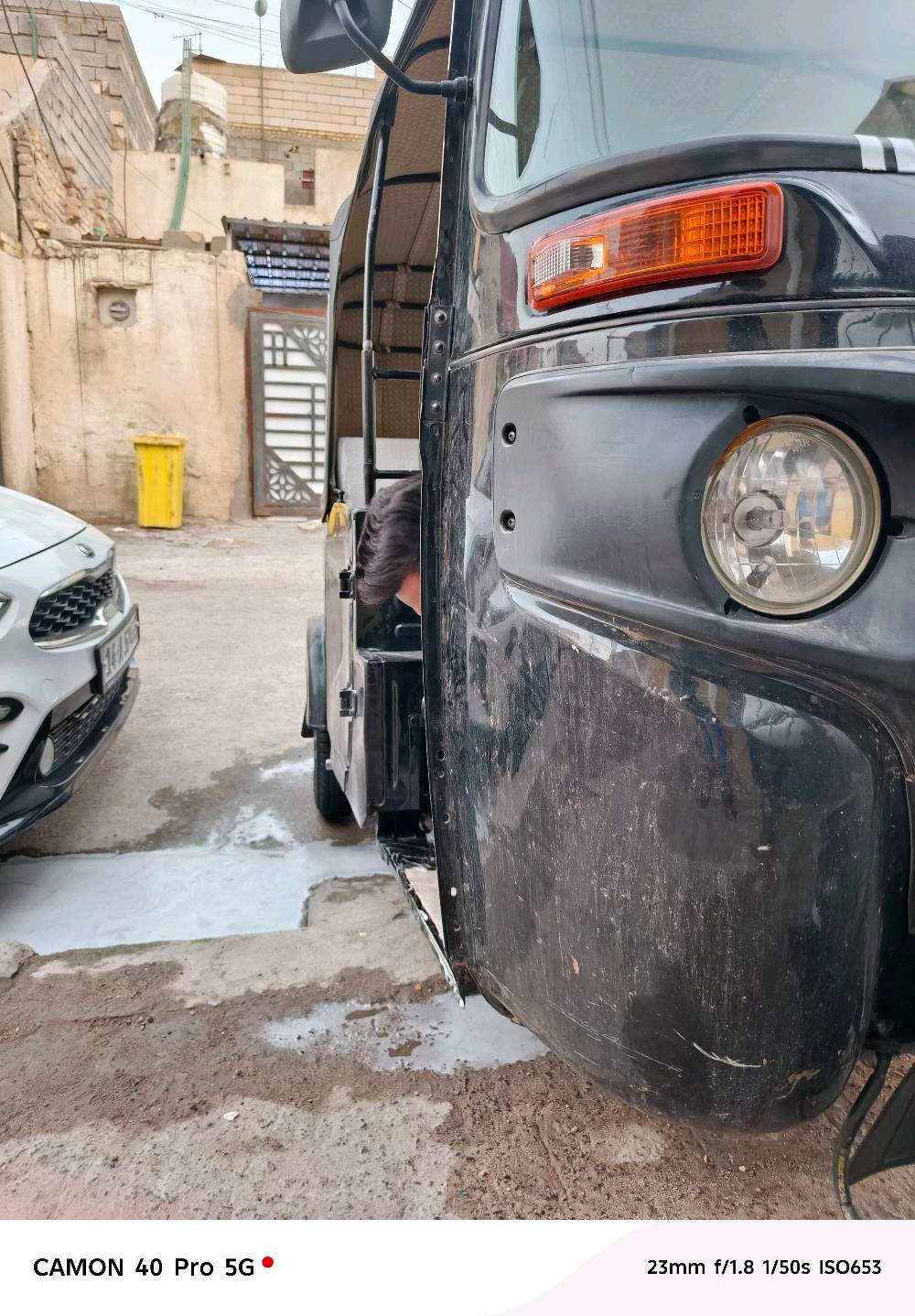 تكتك... لون... أسود... مديل//تكتك باجاج مديل 22 شهر ال 9 للبيع رقم و سنويه باسمي مشروع وطني تتحول بالبصره رقمه ذي قار الرقم الانكليزي بعده بالمرور دافع فلوس الرقم للمرور و الوصل عندي مال استلام الرقم تكتك نضيفه وخير من الله ما ناقصه اي شي تجي و تشوف بعينك الجسد بي شخوط قليله شوف العين سعرها ٨ و نص قفل شراي هلا بيك تكسر بسعرها ما ارد عليك والله يرزق الجميع ... ملاحظه التكتك مجفته تجفيت شركه صارله سبوعين + مبدل كلجات و زنجيل 