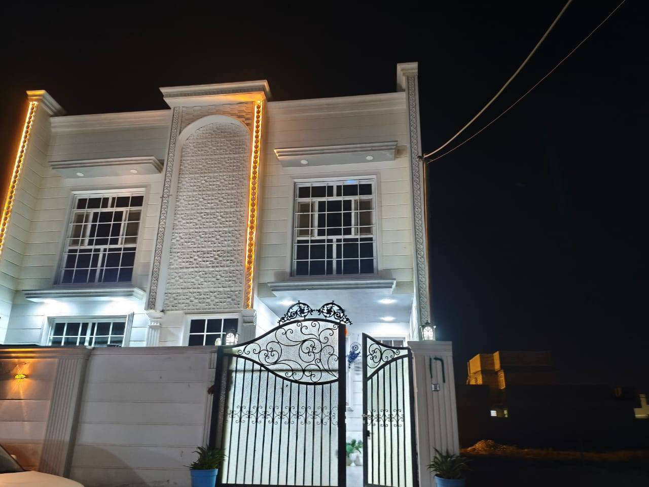 السلام عليكم ورحمه الله وبركاته 
بيت ٢٣٠متر طابو زراعي سند٢٥ تحويل مباشر بأسم المشتري 
البيت ماشاء الله يعجز عن الوصف
جديد وبناء سنة ٢٠٢٥
يتكون من ٤ غرف
غرفتين سويت ٦*٤
استقبال ٨*٤ونص 
هول ١٠متر
مطبخ حار وبارد
الموقع الشارع الرابط بين بزل حجي علي وشارع 100.

للستفسار الاتصال على الرقم ***********
***********
