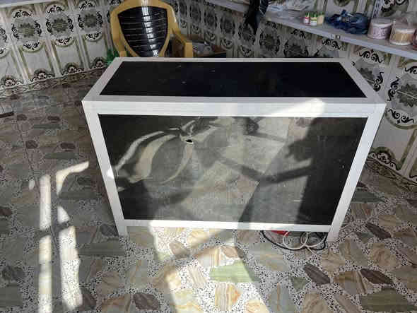 برادين ومجمده￼ وميز 
السعر خاص العلوان الملعب شارع المضيف 
***********
