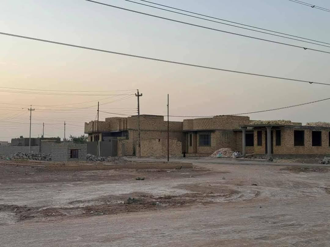 سلام عليكم
قطعة زراعي للبيع المساحة ٢٠٠ متر متوفر كافة الخدمات ماء وكهرباء ومدرسة ابتدائية العنوان بالقرب من شركة نفط.      ذ ي قار /الخميسات
 ***********
/***********
