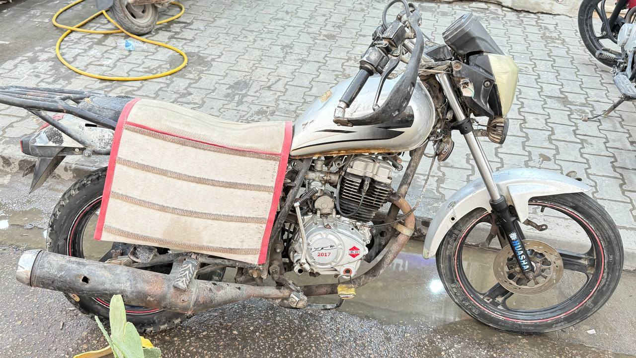 سلام عليكم شباب دراجه هوشه أوراقي اصولي دراجه نكره سلف عوزهة فقط ترتيبات كهربائيات صفاحيات دراجه تاركهة وحاليا أكلها المطر وتراب بس هيه نكرة سلف كل ٣ ايام اشغلها اني ومكينتها تخبل سبب البيع اشتريت سيارة وتركتها سعرها قفل من الاخير ٢٥٠ مكاني نجف عمود ١٢٥ طريق نجف كربلاء


**إذا كنت صاحب هذا الإعلان وتريد حذفه لأي سبب، رجاءا أرسل رسالة إلى الدعم الفني**