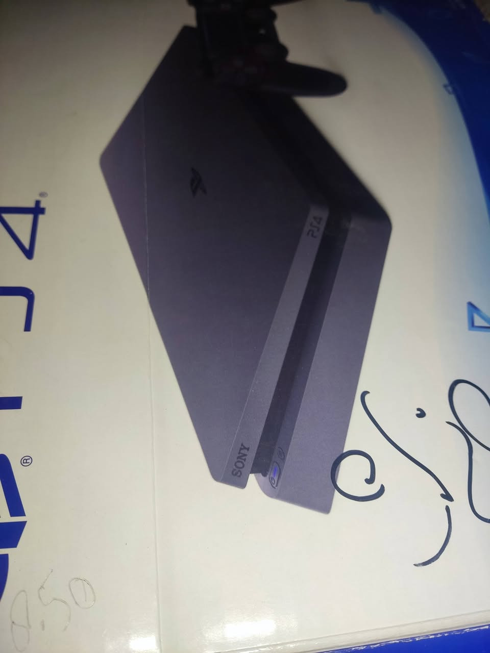 السلام عليكم
بلي فور سلم مهكر واحد تيره مع يو بي اس وجستكات 
يحتوي على ١٣ لعبه جهاز جديد نضافه ١٠٠٪ ما داخل تصليح ابد عل فحص والشرط السعر 350 قفل بدون عمله


**إذا كنت صاحب هذا الإعلان وتريد حذفه لأي سبب، رجاءا أرسل رسالة إلى الدعم الفني**