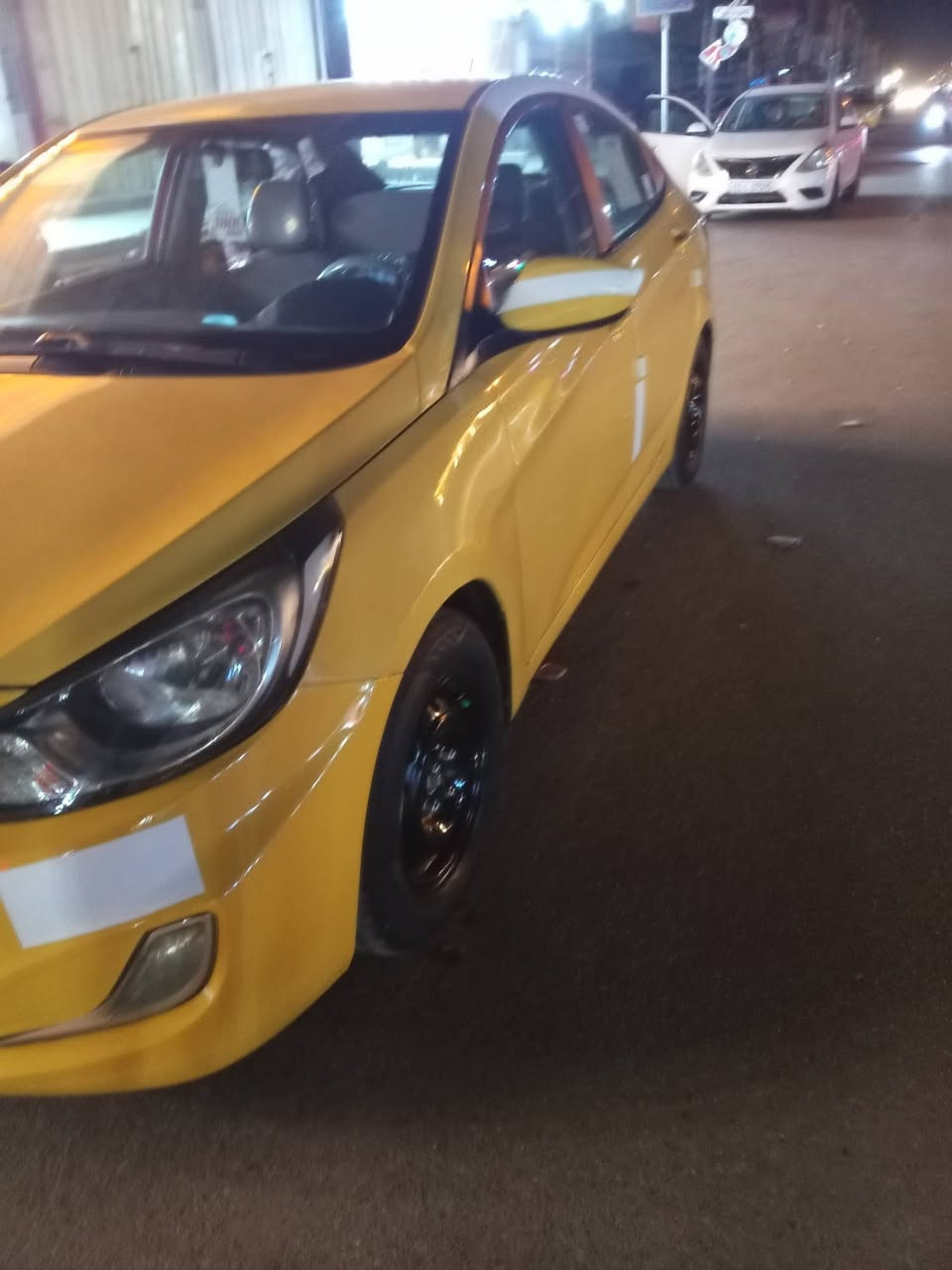 للبيع اكسنت موديل 2015 وارد امريكي حادث بنيد بدون دواخل محرك 1600 مكينه كير صدر برغي ممفتوح بيهن تخم تاير جدد هيئه وغرامات مصفره بسمي 
رقم بغداد تبريد ثلج شاشه كامره كله شغال 
مكاني بغداد البياع 
***********
