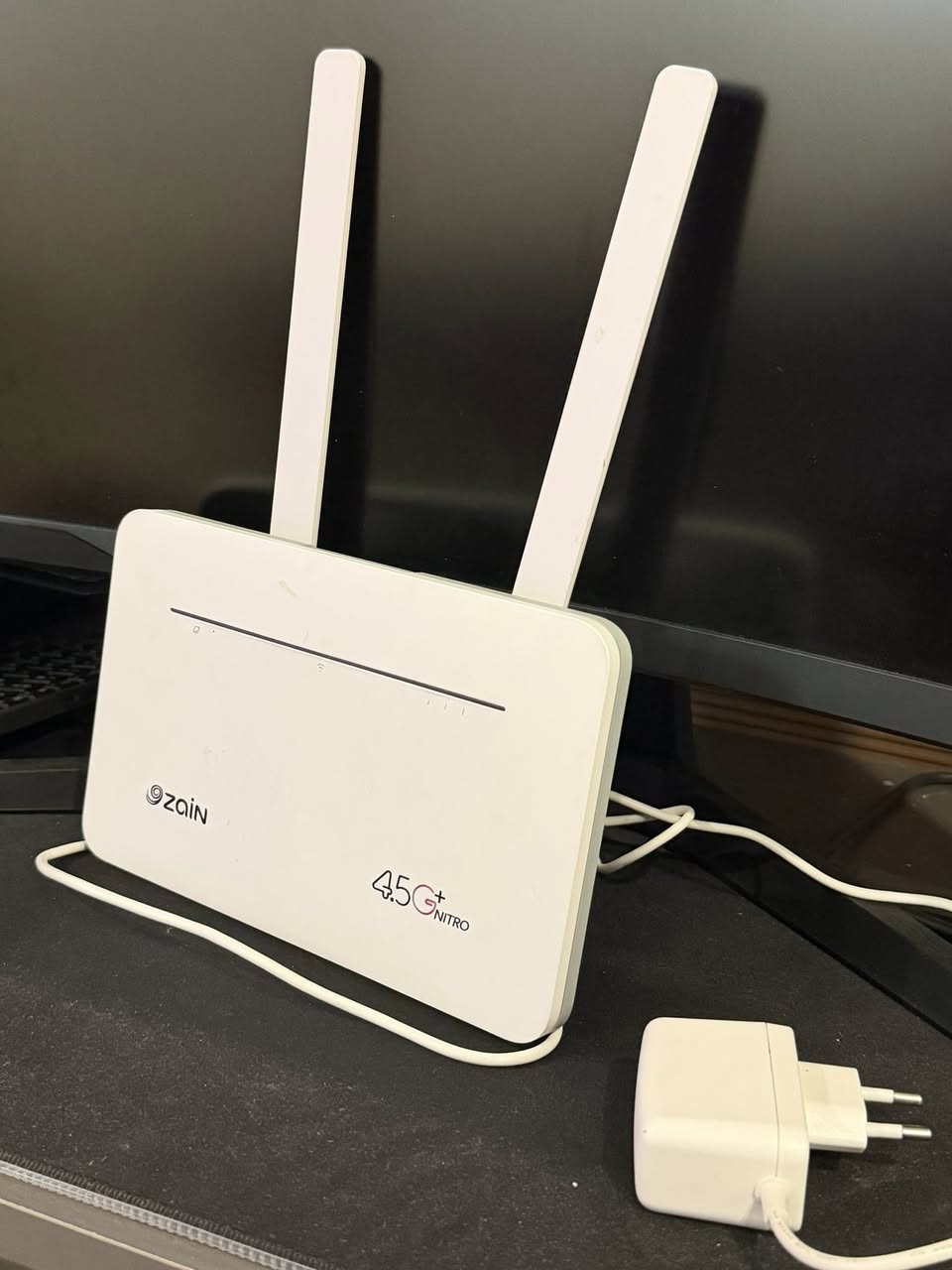سرعة فائقة: يدعم تقنية 4.5G+ وفئة CAT7 لدمج الترددات.
مثالي للألعاب: اتصال مستقر واستجابة سريعة مع دعم نظام NAT2.
واي فاي مزدوج: تردد 5GHz للسرعة القصوى و2.4GHz للمدى الأوسع.
تغطية قوية: مزود بهوائيات مدمجة لتقوية استقبال الإشارة.اتصال سلكي: يحتوي على منافذ LAN لربط الأجهزة بالـ كابل.
تحكم ذكي: إدارة كاملة للاشتراك والإعدادات عبر تطبيق زين فاي.
باقات ضخمة: متوافق مع باقات نيترو السريعة وبدون سياسة الاستخدام العادل.

استخدام اقل الاسبوع اجاني هدية للبيت قبل اسبوعين الجديد ب١١٠ هذا اريده ب٦٠ الف عندي توصيل


**إذا كنت صاحب هذا الإعلان وتريد حذفه لأي سبب، رجاءا أرسل رسالة إلى الدعم الفني**
