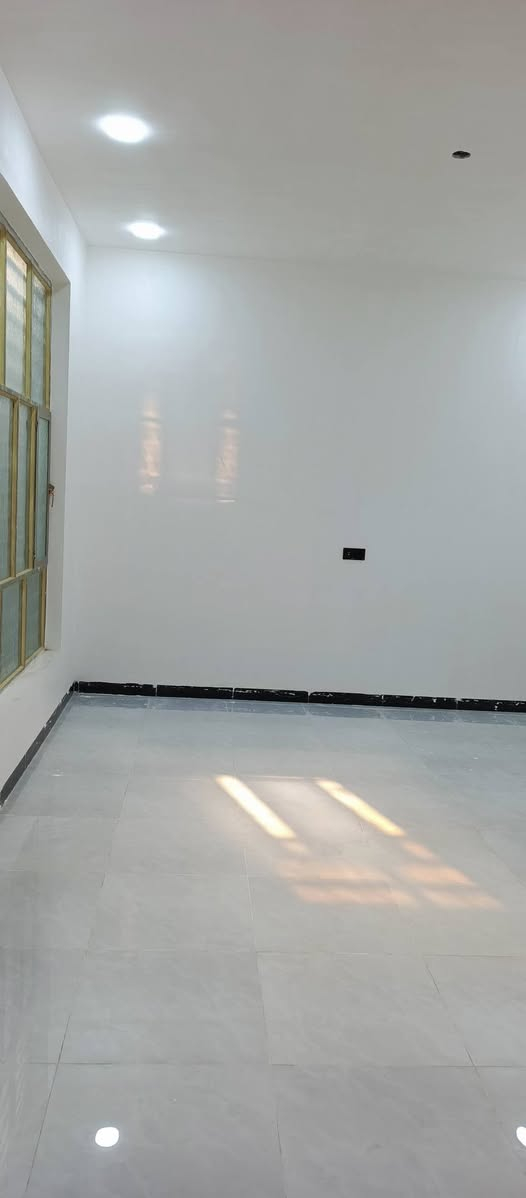 للإيجار 
بيت بناء جديد درجه اولى شغل حديث للأيجار قبل ايام من اكتمل بنائه كلش حلو وب الحقيقه احلا من صور ... مؤثث ومجهز من كلشي ماء كهرباء  خزاناات..خدمات كامله تبليط كهرباء ماء.... يحتوي على غرفتيتن  صاله  استقبال مطبخ صحيات داخيله وخارجيه وحمام سويت  كراج سياره وحديقه... موقعه كلش حلو وقريب من الولايه مقابيل  بيت حجي نبيل مدير ناحيه الاسبق... بكاع النجاجير على نهر ريبيانه.. الاستفسار التواصل على الواتساب ‏‪***********‬‏
