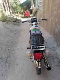 دراجه ٢٠٢٥  صارله ١٥ يوم طالعه من المعرض  السعر ٧٥٠ وبيه مجال قليل ٠٧٧...