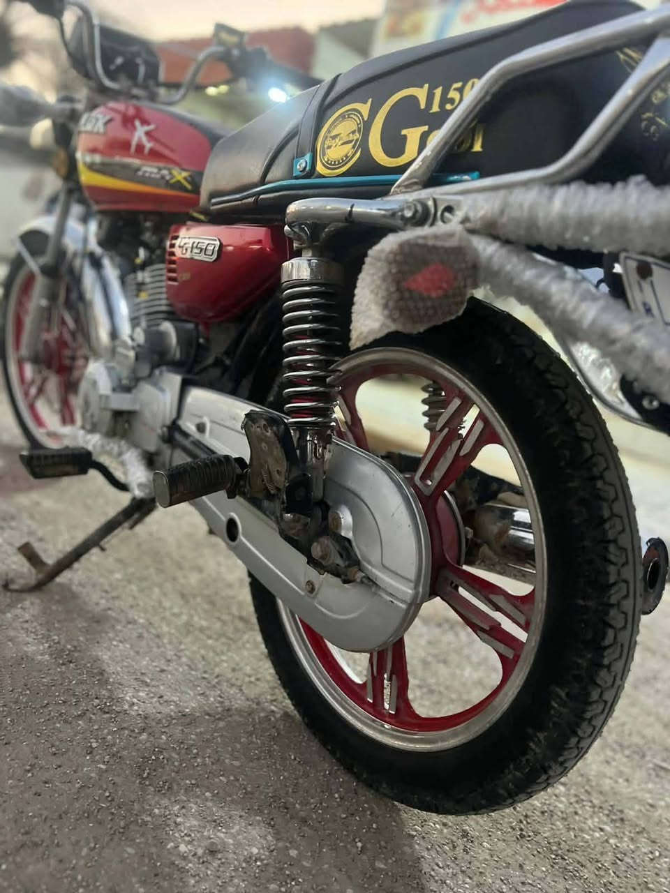 السلام عليكم دراجه سيفان موديل 2023 أوراق كامله نضيف ما بيهه اي نقص مكانهه تقاطع القدس السعر ٥٥٠ وبيهه مجال رقم ***********
