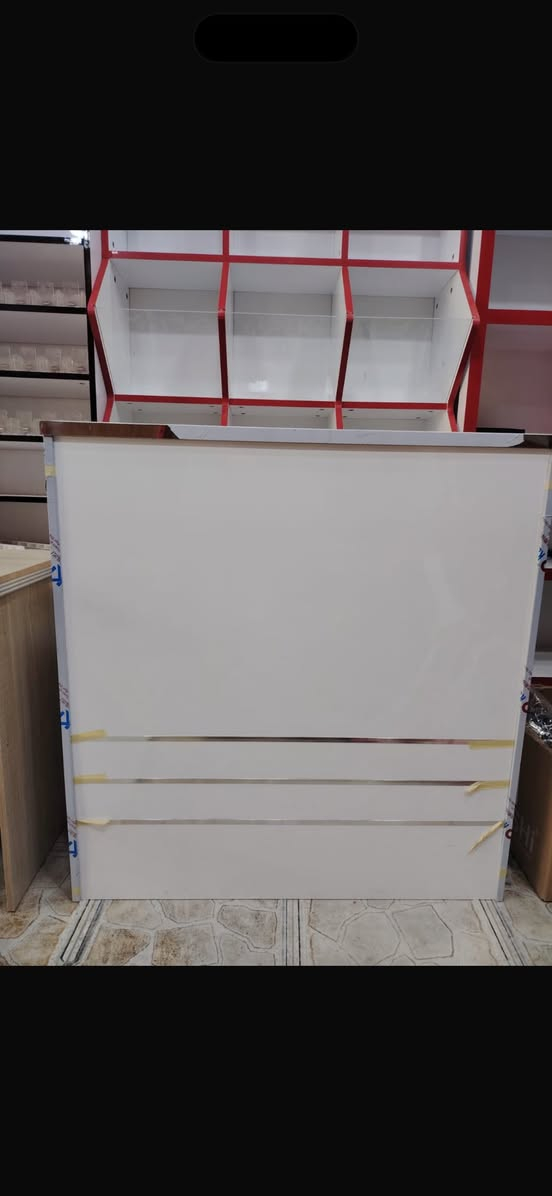 غراض محل للبيع ميز كاشير رفوف خشب مساطر وتلبيستهن مليكانات كرسي دوار  تعاليك فسان قميص بنطرون عدد هواي متوفر كلمن وسعره قيم بما يرضي لله ***********
