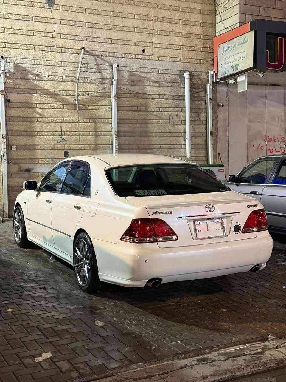 سلام عليكم من رخصت مدير الكروب شاهينه ٢٠٠٧ البصمه الرصاصيه شاصي ٨٢ بسمي رقم بصره مميز باقي عل السنويه السياره جديده كفاله من الزلغ تحوير داخل وخارج نجف مشط يسرى ابلاد  ٣ دكم دواخل اسود السعر ١٦٥ وبيه مجال قليل 
رقم راعي السياره ***********
اذا اشوفها غاليه اعبر المنشوره ياطيب وادعيلي برزق
