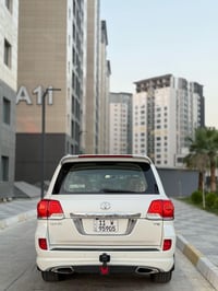 سلام وعليكم لاند كروز موديل (2015) بريميه اصل رقم بغداد بسمي سنويه وهز...