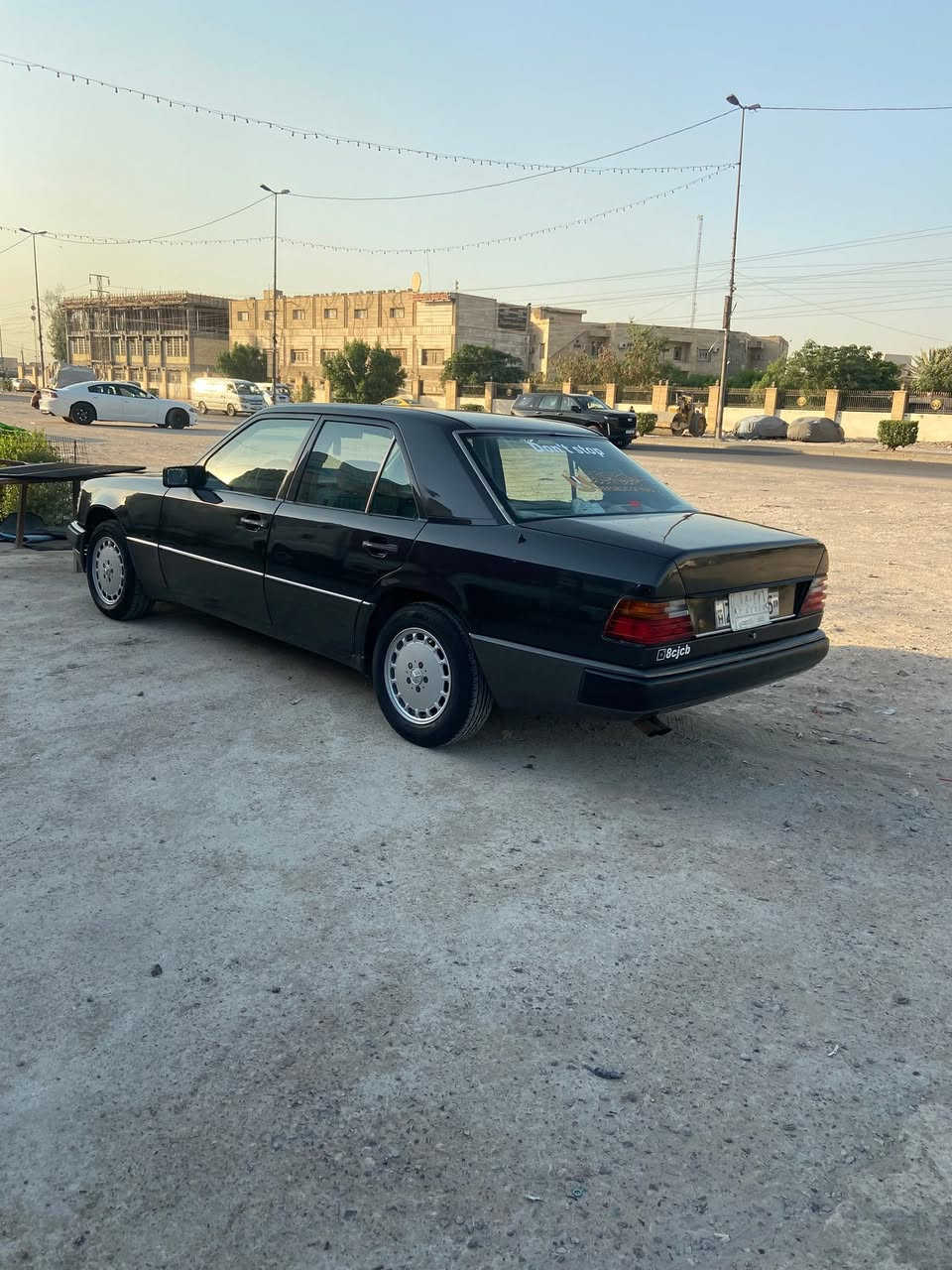 مارسدس دب السيارة بلادية كيرك ومحرك السيارة كلش حلوة نصبته وبدون ضربه عوزهة ترتيبات بسيطة مكان السيارة الزعفرانية سعر السيارة 45 وبيه مجال جدا بسيط ورقم التلفون ***********
