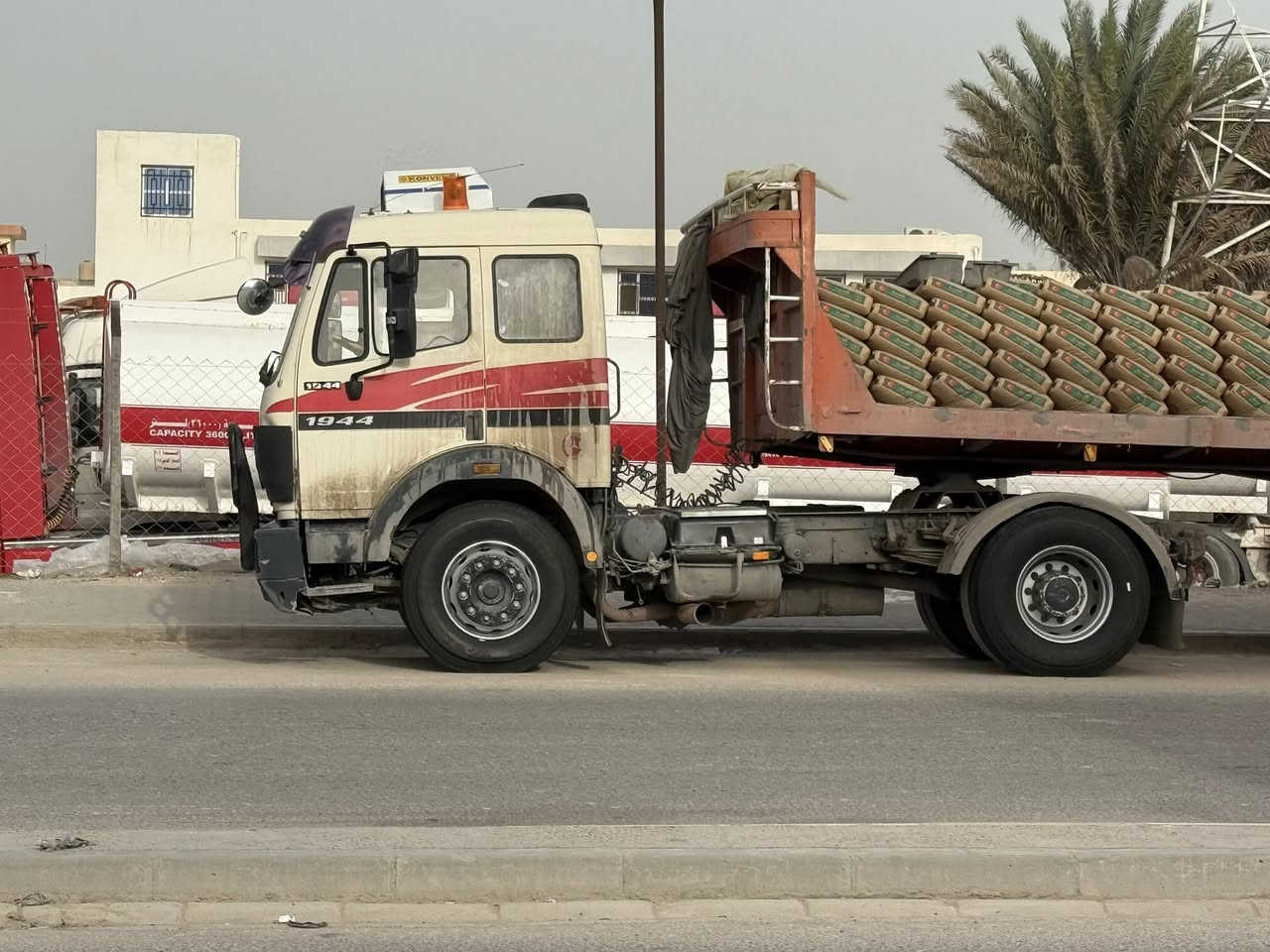 سلام عليكم  سياره البيع مديل89 تخم تاير. مكينه. عل سحك كير. 160 مربوطه فلات سياره جهازه من كلشي حته سبّلت شغال كبل شغل. الاستفسارا انتصال عل رقم :***********
