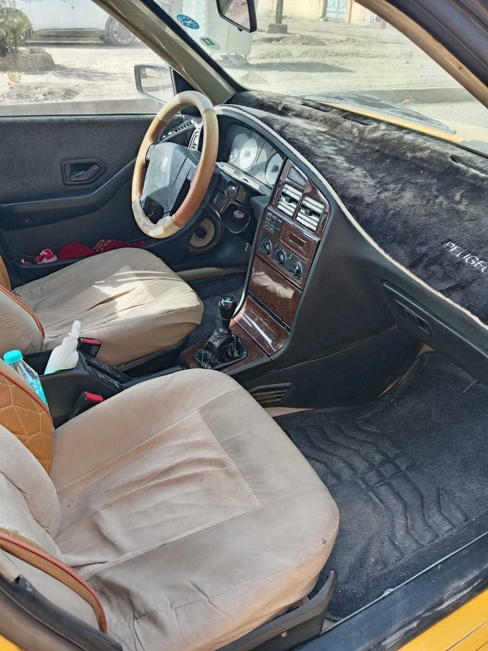 بيجو بارص 2015  تخم تاير. للبيع مكفوله كسره ومحركك سنويه ل28 للبيع سعر. 38 وبيه مجال عنواني
 العماره ***********
