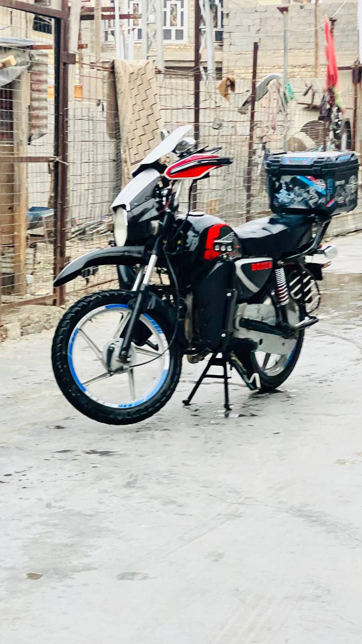 دراجة بوكسر 2015 للبيع
اوراق كامله مابيه نقص
مجفته مره وحده تجفيت شركه
تخم اشاير لد كامل
تخم بلاتكتورات كامل 
سعر 750 وبيه مجال 
 مكان بغداد المعامل 
رقم الهاتف ***********
