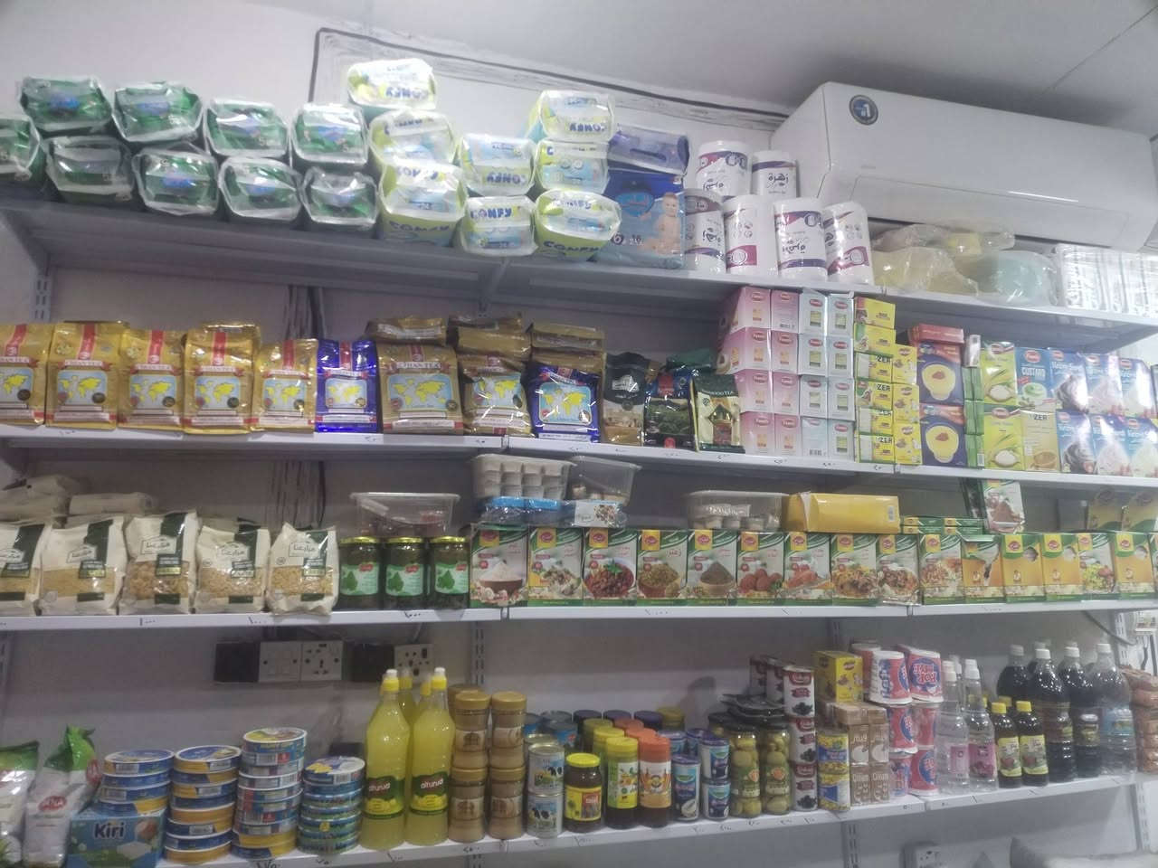 سلام عليكم أسواق للبيع بس المسواك البرادات الرفوف شلع ابيع ع جرد برادات عامودي ٣ براد أفقي ٣ مجمدة جديدة ١ رف تعليك ١١ متر ورف وسط ٣ متر مكاني ديالئ بعقوبة الرحمه شارع المستوصف *********** الاتصال ع رقم  بدون زحمه ابيع شلع الغراض كاملة
