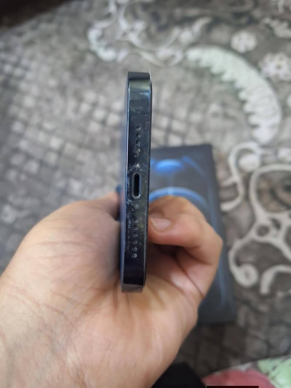 iPhone 12 Pro Max 
أيفون12برو ماكس جهاز نضيف جديد مبدل شاشه صليه 
ذاكره 256 غراضه كامله كامله فيس ايدي شغال سعر٢٩٥
***********
