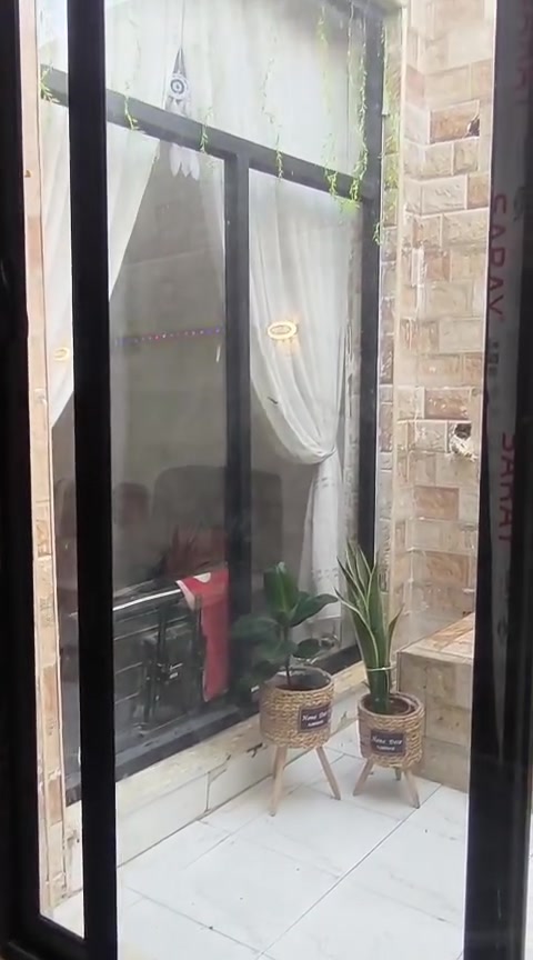 ‏بيت بناءجديد 
‏مساحه 200يتكون من 
‏غرفتين وصاله ومجموعه صحيحه 
‏وحديقه داخليه وشلال 
‏مطبخ حار وبارد 
‏واستقبال ومدخل
‏وحمام خارجي 
‏بناء طابوك كونكريت مسلح
‏يبعد عن الحولي 60متر
‏السعر 110وبي مجال
‏بي وصل تطويب 
‏استفسار/***********
‏           /   ‪***********‬
