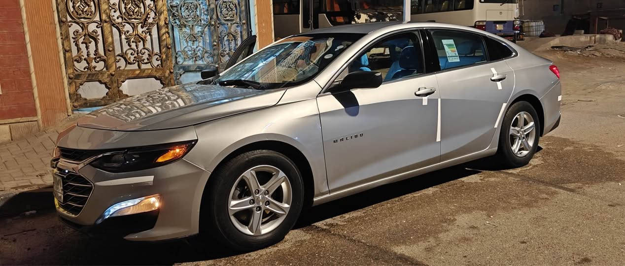 السلام عليكم 
ماليبو 2021 معوقين وكاله عامه 
سياره جاهزه من كلشي ضربته خشم بنيد وجنطه مبدله 
وصار بيها طخات باب خلف سايق 
مواصفات 
شاشه 
ابل كار بلي 
اندرويد اوتو
اوتو ستوب 
تحكم ستيرن
مثبت سرعه
مانع انزلاق
وباقي مواصفات معروفه 
السعر 115 بيها مجال مستعجل على بيعه 
العنوان البصره القبله 
*********** البصرة, العراق
