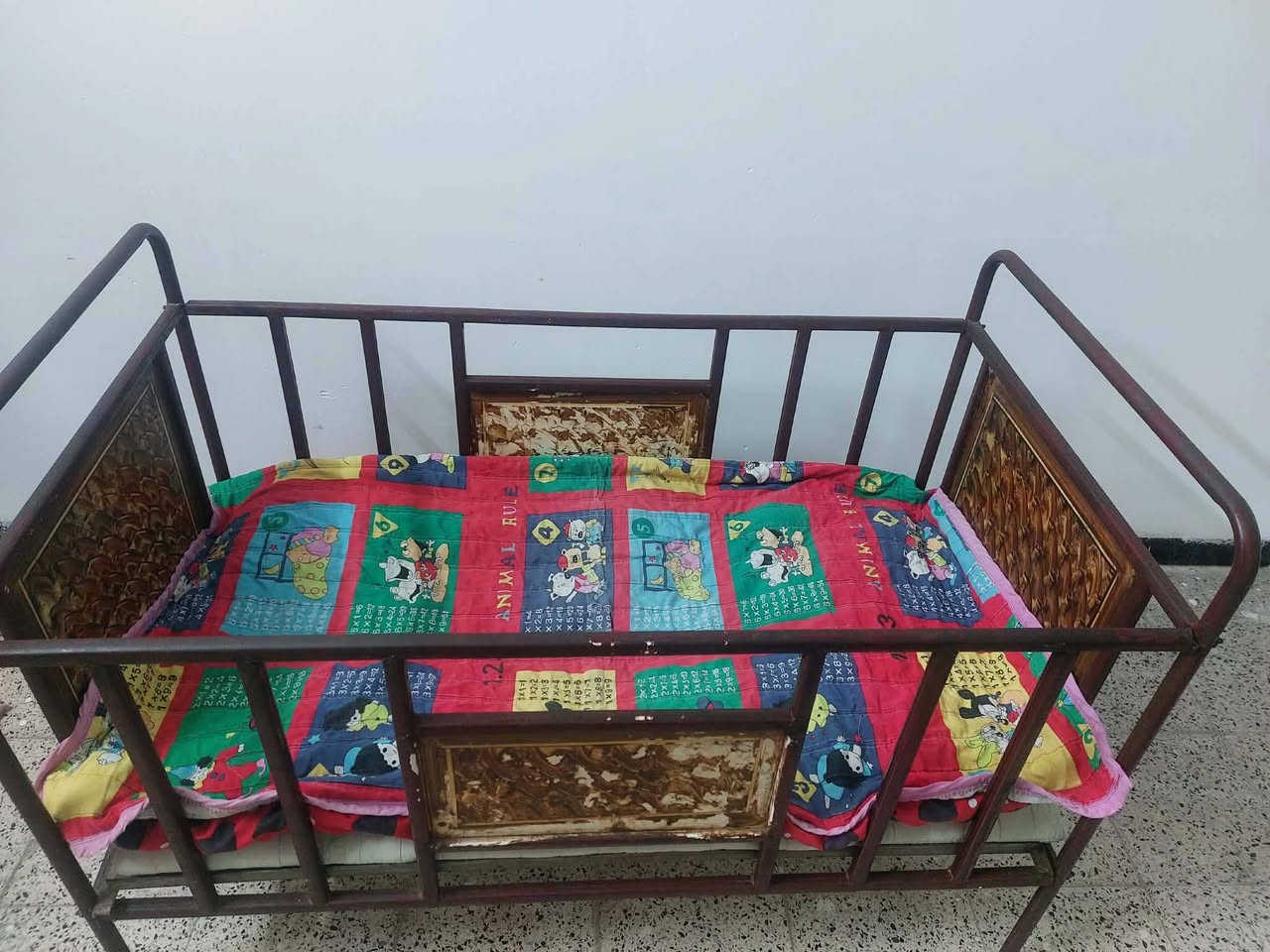 تخم نضيف للبيع السعر 125مع تخت السعر 35العنوان بغداد حي الوحده


**إذا كنت صاحب هذا الإعلان وتريد حذفه لأي سبب، رجاءا أرسل رسالة إلى الدعم الفني**