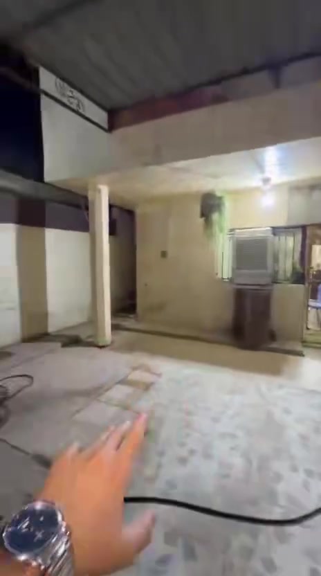 بيت مكانه كركوك حي الاسرى ولمفقودين مساحه 200 بلديه باسمنه طابقين 3 غرف جوه غرفه فوك كراج سعره 75 رقم ***********

