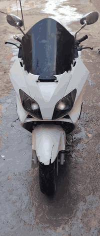 دراجه للبيع فورزا 06 مقفوله كهربائياتها المكينه بها تبخير خفيف كفراته تعبانه وبيهاه 300 وبها مجال عنوان بغداد***********
