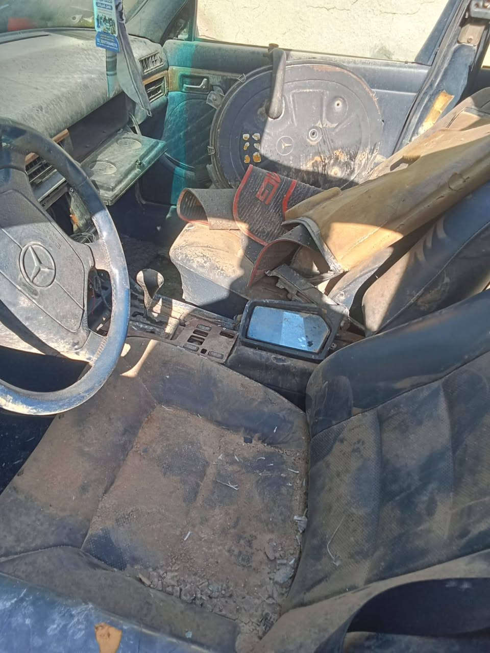 سلام عليكم مارسدس موديل 90 سياره فول كل مواصفات مال مارسدس بيها والحادث شوفت عينك مكينه جديده كير جديد عنكبوت جديد تايرات جدد سياره رقم انكليزي رقم انبار باسمي السعر ب30 وبيها مجال مكان بغداد رقم الموبايل***********
