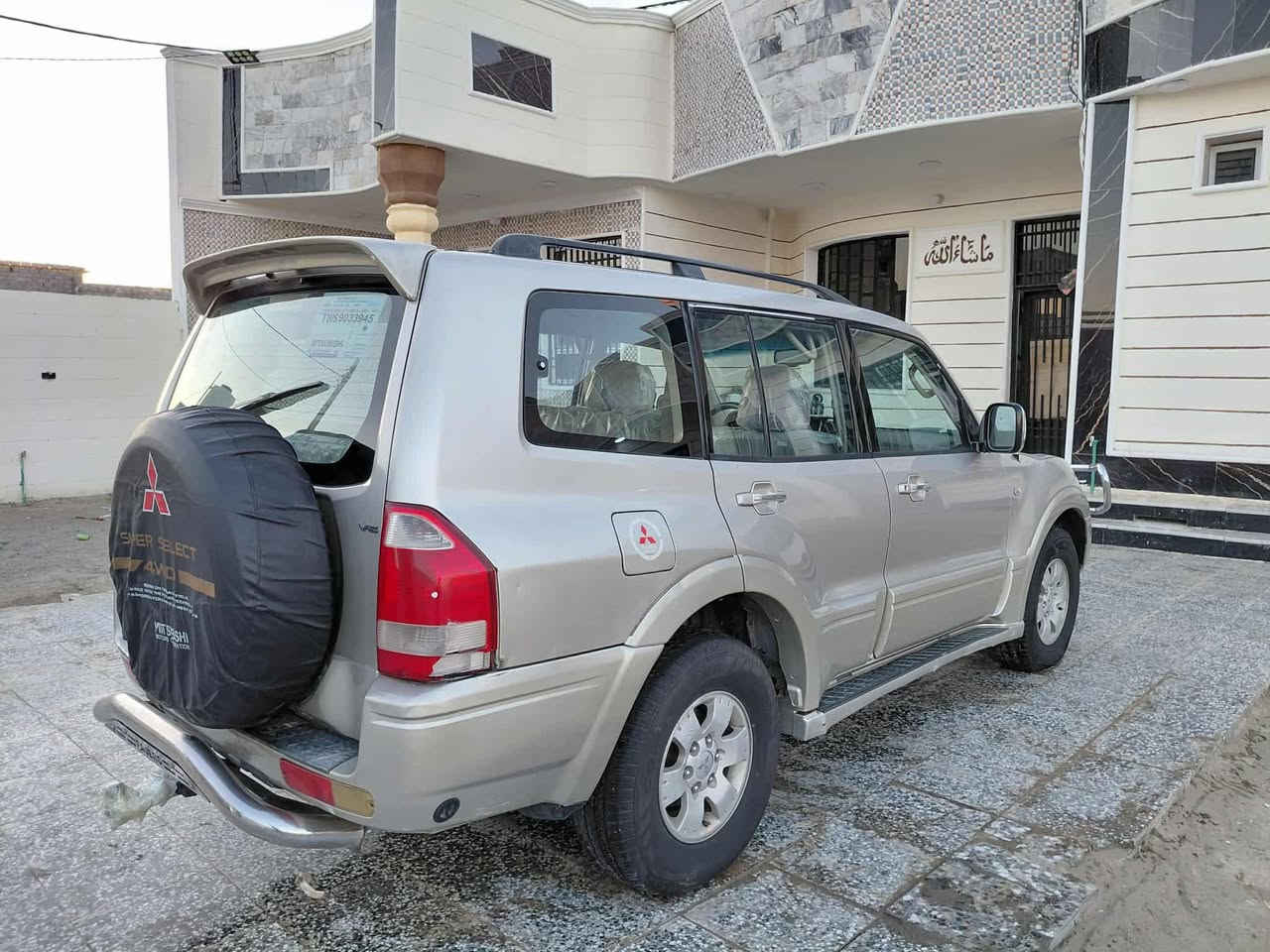 السلام عليكم باجيرو موديل 2003 رقم بغداد نكليزي تحويل ثاني يوم سنويه لغايه 2030 هزه جديده اخوان راح اطيكم تفاصيل السياره كامله مكينه كير حداديه تخم تاير كهربائيات تبرد مكفولات السياره بيها منضومه مال غاز تشتغل غاز وبانزين السياره مكفوله من ضربه وصبغ وتبديل السياره كل نقص مابيها جاهزه برغي ماعايزه  السعر 87 بيها مجال شي بسيط رقم الهاتف *********** اخوان مكاني كربله
