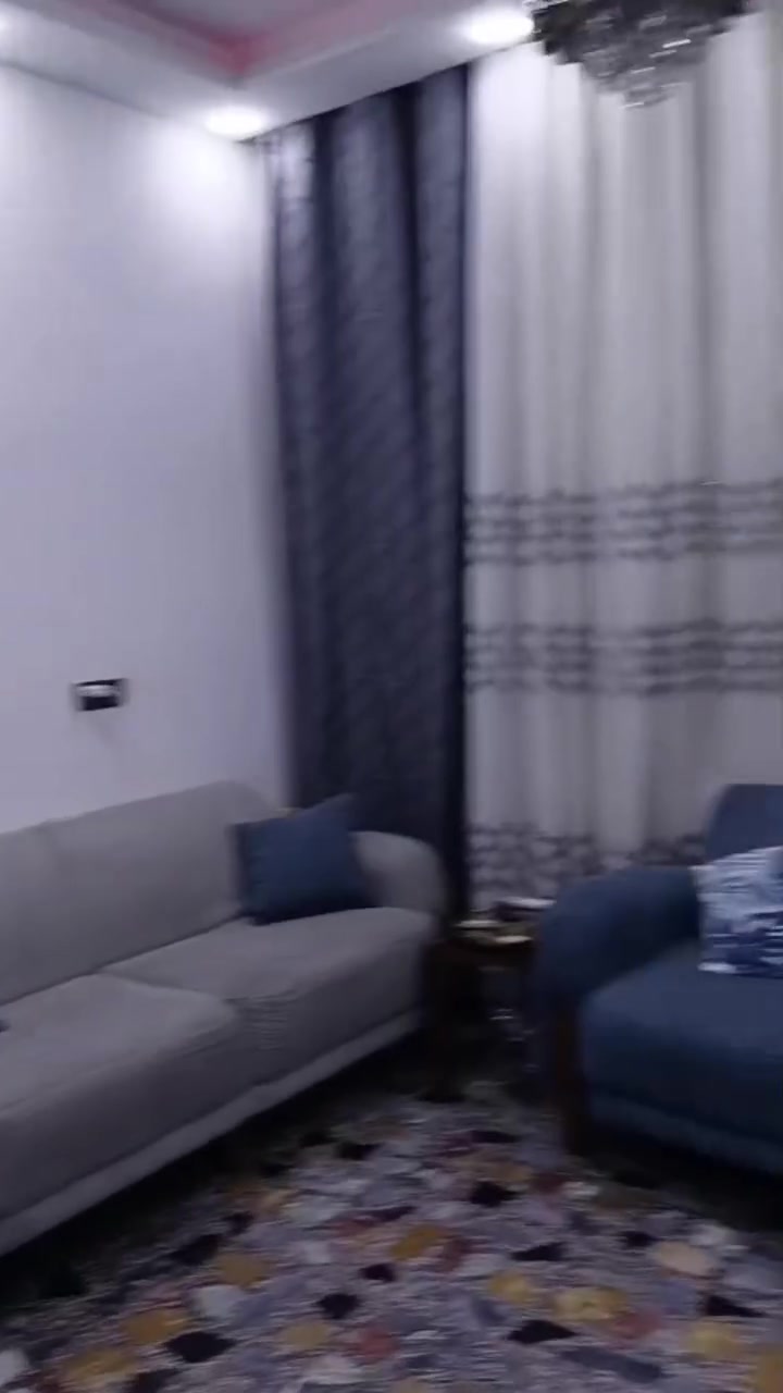 السلام عليكم بيت 100م في البلديات حي التراث الزراعي مقابيل حي الرفاق الاصولي البيت جديد كامل مابي نقص ابد الفرع 10م بي ماء خطين من الزارعي ومن الطابو كهرباء محولة وحدهة الفرع السعر 170للستفسار اتصال على ***********
