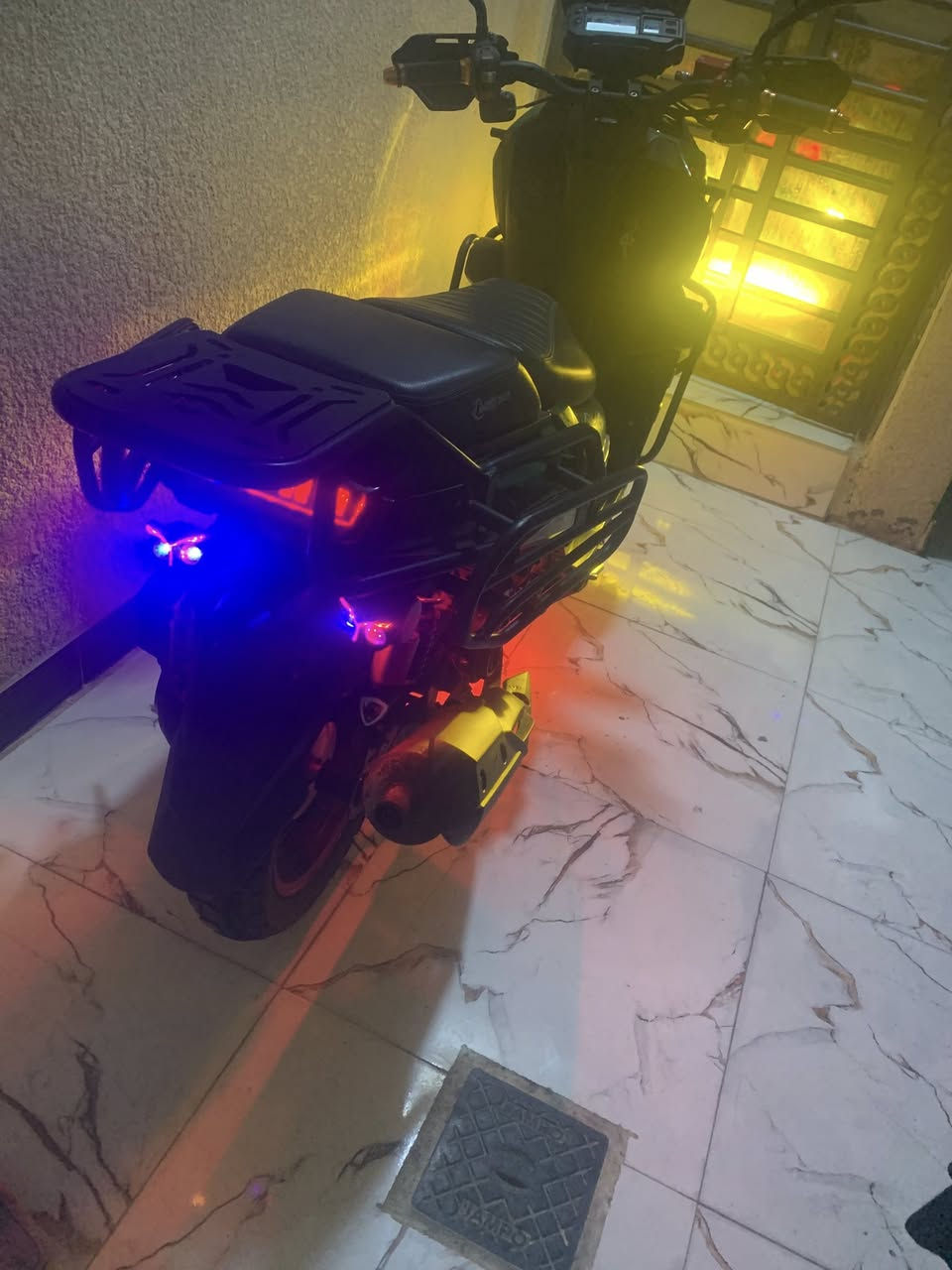 سلام عليكم دراجه اباجي جبلي ياباني بانزين موديل ٢٠٢٥  دراجه بعدهي زيرو ماشيه الفين تقريبا دراجه  برغي مامفتوح منها تاخذها  وتدعيلي لايتها زنون  عالي وناصي + بروجكترات بومه  + اناره اسفل دراجه مكاني بصره ابو خصيب  البهادريه متواجد ع فيس وع وتساب ***********
