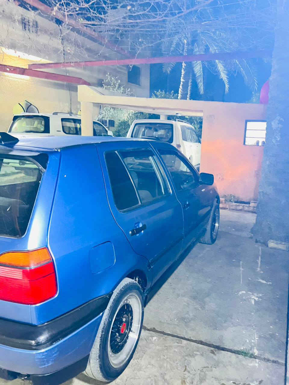 كولف موديل 92 بدون ضربه مسبوغه عام جماليه 
محرك 1800  
السعر 50 وبيها مجال بسيط جدا 
***********
