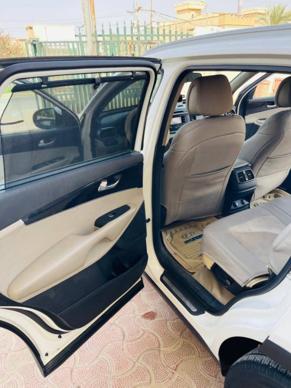 السلام عليكم من رخصة الادمن
عندي سورنتوا خليجي موديل ٢٠١٦ اربيل 
سياره مكفوله كفاله عامه نضيفه وجاهزه 
بصمه تشغيل بصمه ابواب فول عدا الفتحه 
٦ سلندر  مكاني بابل 
السعر ٢١٥ بيها مجال قليل 
***********
