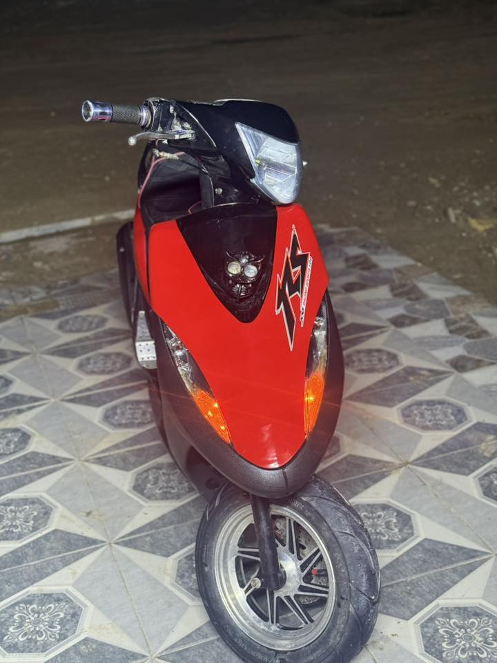 السلام عليكم دراجه ماكس للبيع  بوشه 49 بلادي  دراجه نضيفه ما مفتحه صلنصه رياضيFM مكاني ديالى بعقوبه سعر 550وبيه مجال  الرقم ***********
