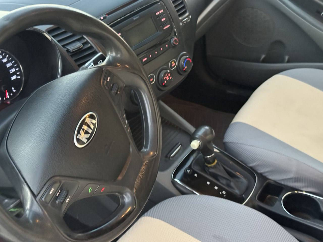 للبيع او المراوس سيراتو 2018 رقم مثنى تحويل ثاني يوم كفاله عامه من الفتح والتبديل و الصبغ و المعجون فقط بيه شخط بارد بسيط
مواصفاتها
 تحكم جهتين اشاير بالمرايه خمسه ويل كب حافظه داخليه ابلاجكتور وبعد بيه مواصفات 
الاستفسار الاتصال على الرقم ***********
