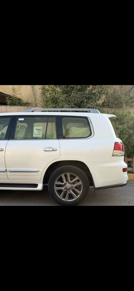 السلام عليكم لكززللبيع موديل 2015 سياره جديده لوك بمعنى الكلمه بوضع الشركه ماشيه 68 ألف سير منازل عدد بصمات 2 داخل بيجي مواصفات السياره بريم واحد على واحد رقم أربيل الدولي مكان السياره بغداد السعر عند الاتصال رقم الهاتف /***********/
