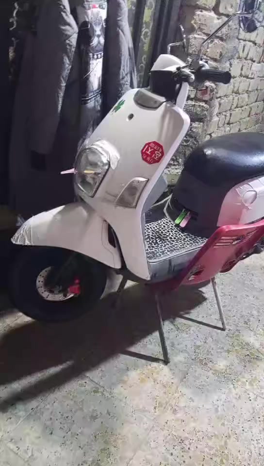 سلام عليكم ماكس بوليس للبيع
دراجه خير من الله كفاله عامه كفر مكينه داخل 
كهربايات شغاله دراجه نضيفه كلش الله شاهد 
مال رمبه صاله 5 أشهر من نازله من الربه)
مكان الدراجه بغداد مدينه الصدر 
السعر ) 850 وبيها مجال 
الرقم ))
***********)
