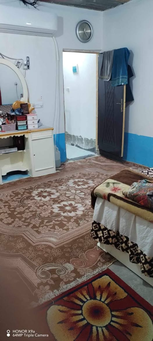 البيت جديد
أساس تجعيب اوصبه

بنيان بلوك سكف صب 

تخاريج جوه فوك 

ستقبال 

صاله 

مطبخ حار 

غرفتين فوك تخاريج 

السكف الثاني صب 

تشاريف طابوق 

ارضيه بورسلين 

جدار سيراميك
***********
واتساب فقط

