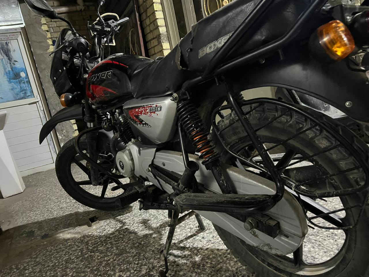 السلام عليكم بوكسر جبلي مديل 23 
مرقمه لوحات نكليزي سنويه بسمي يعني ماتعبك بتحويل 
دراجه مكينته مجفته تجفيت شركه تجي شوف بعينك 
ما ناقصه شي الراغب بشراء يتصل ***********
مكاني البلديات
